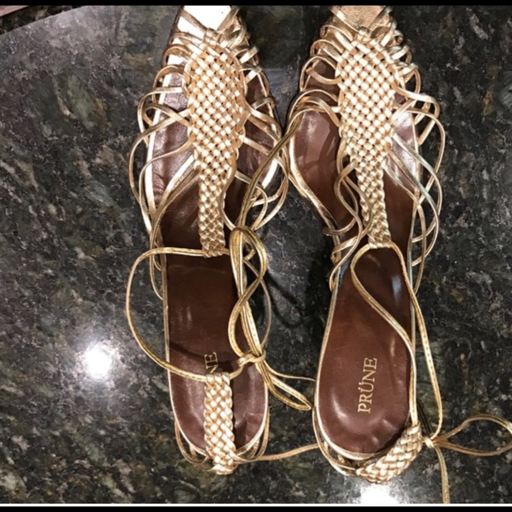 Beautiful Gold Heels Size 9